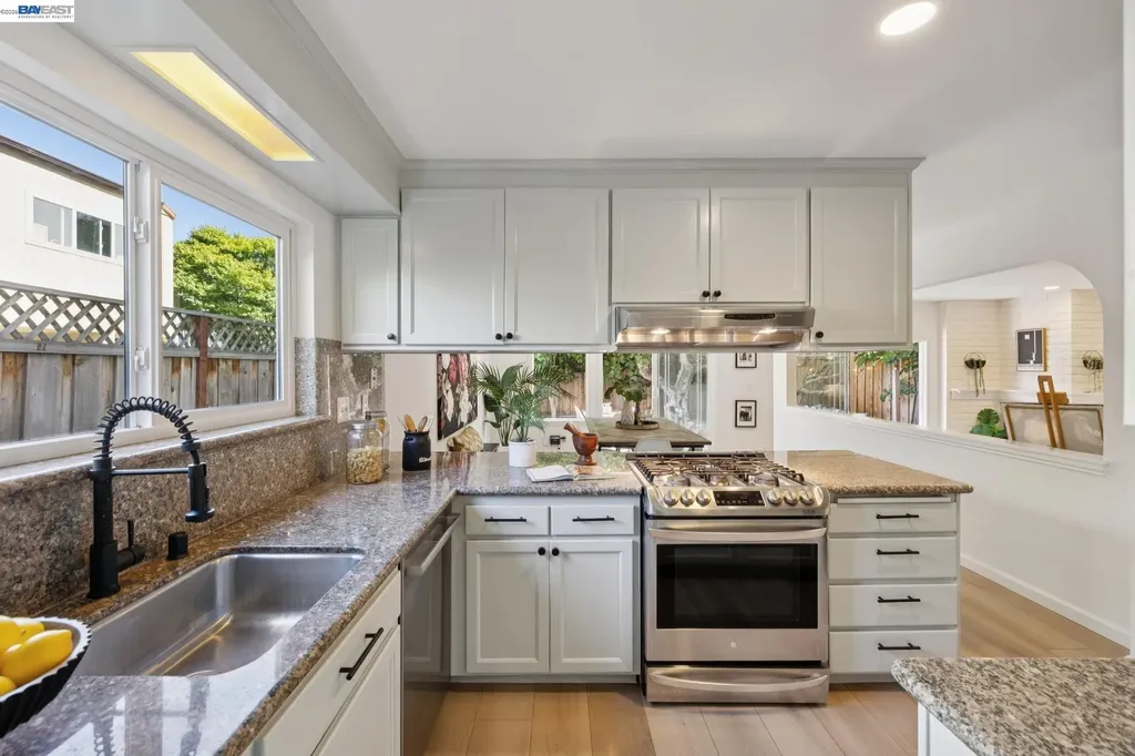 2615 San Jose Avenue Alameda CA 94501