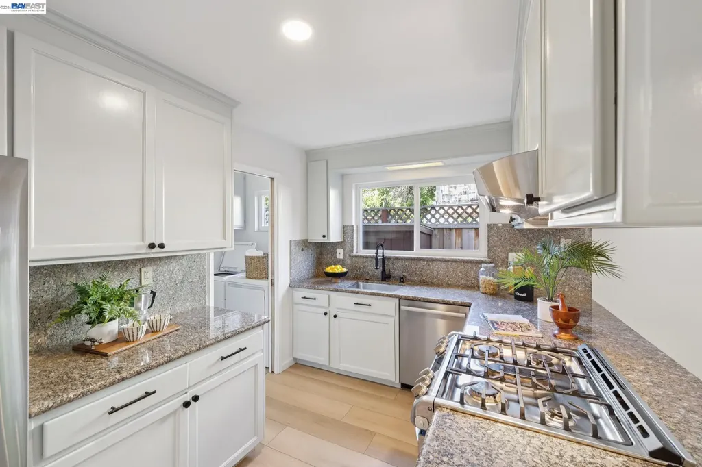 2615 San Jose Avenue Alameda CA 94501