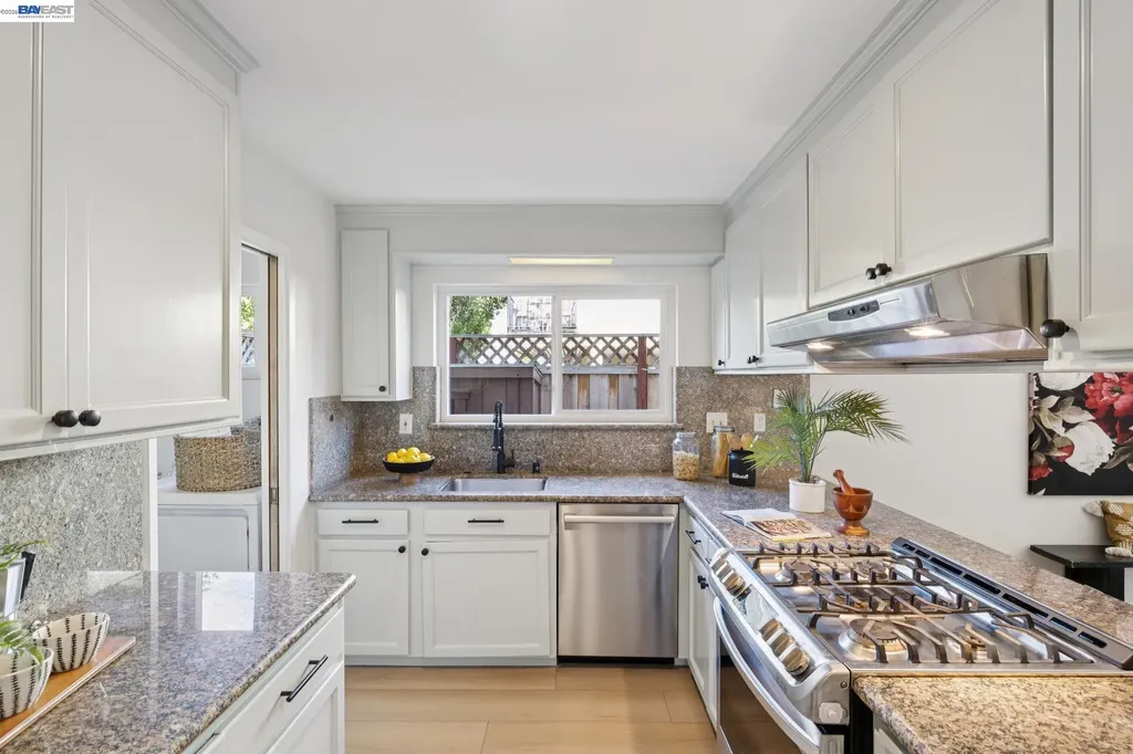 2615 San Jose Avenue Alameda CA 94501