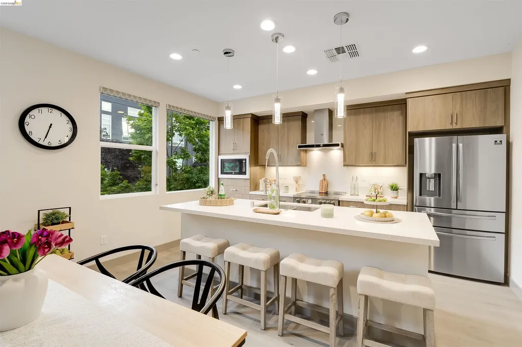 1357 Pullman Oakland CA 94607