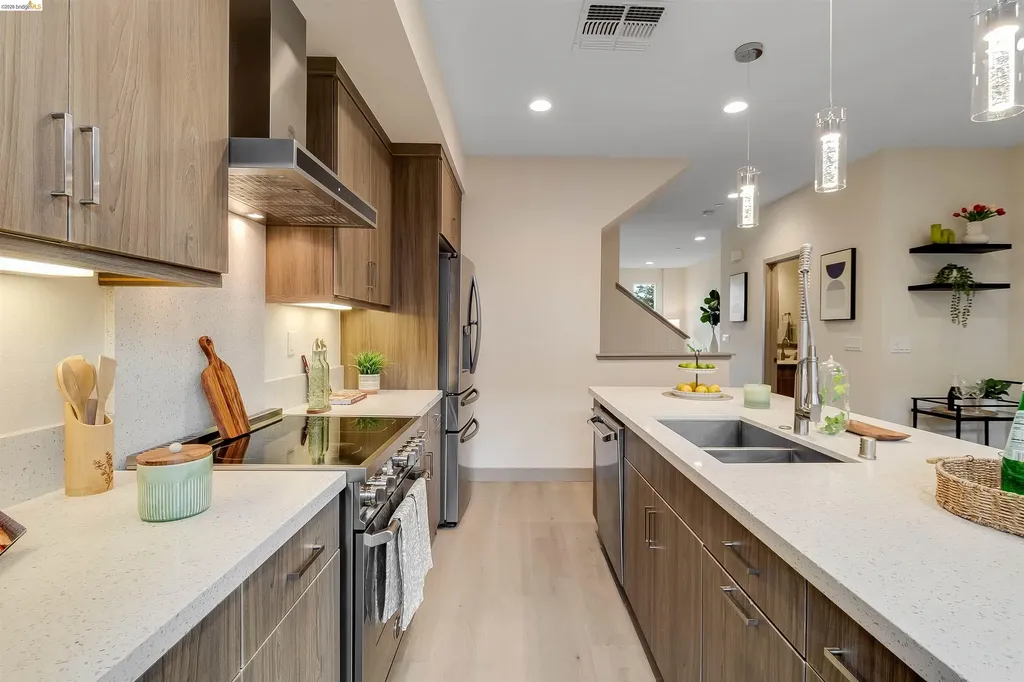 1357 Pullman Oakland CA 94607