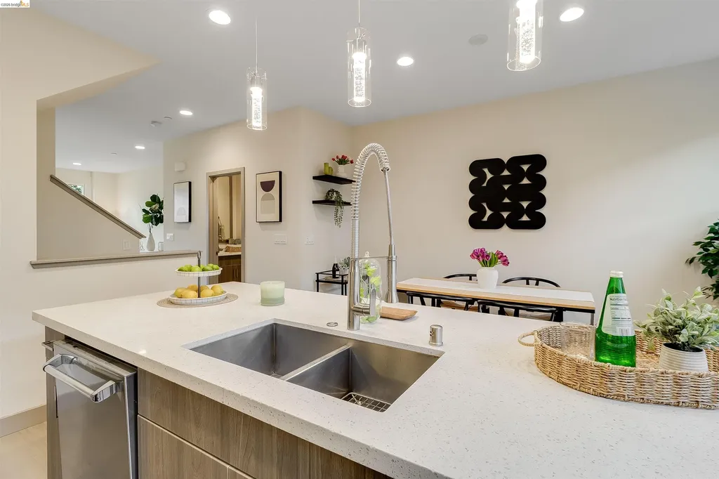 1357 Pullman Oakland CA 94607