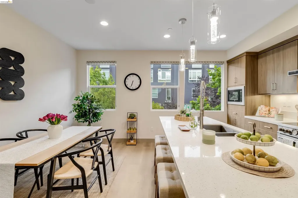 1357 Pullman Oakland CA 94607