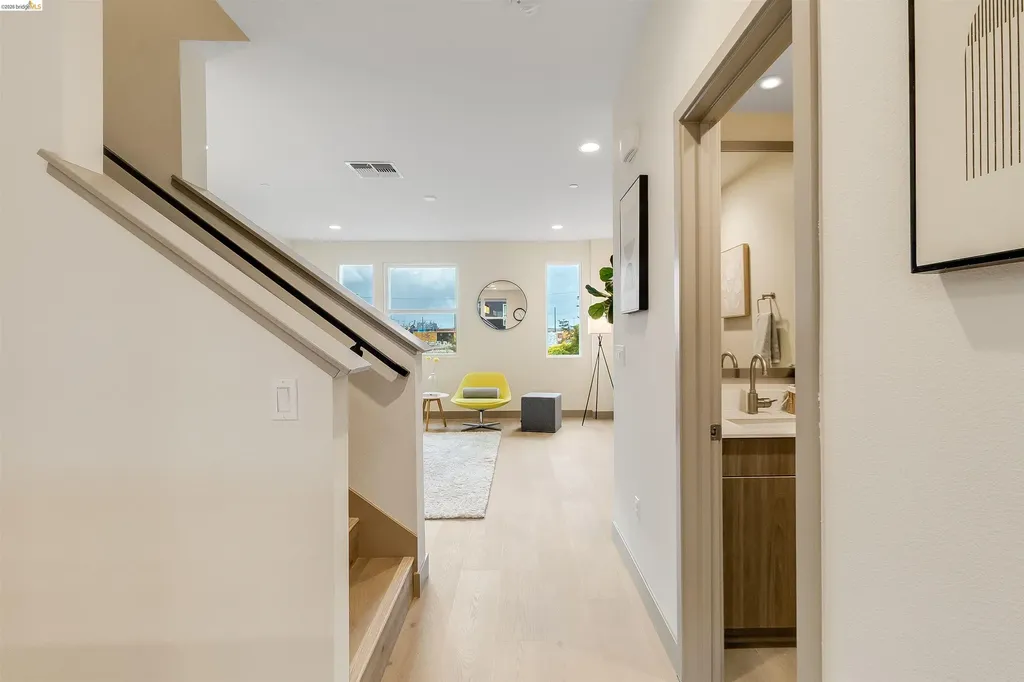 1357 Pullman Oakland CA 94607