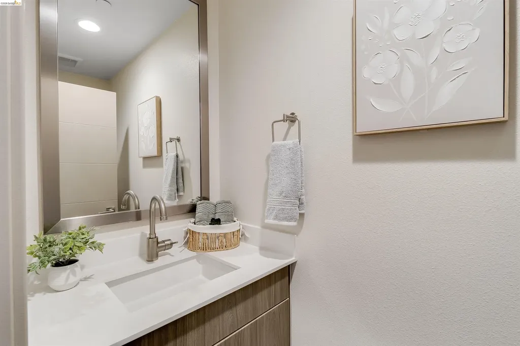 1357 Pullman Oakland CA 94607