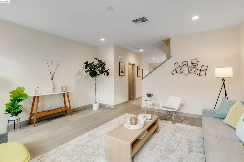 1357 Pullman Oakland CA 94607