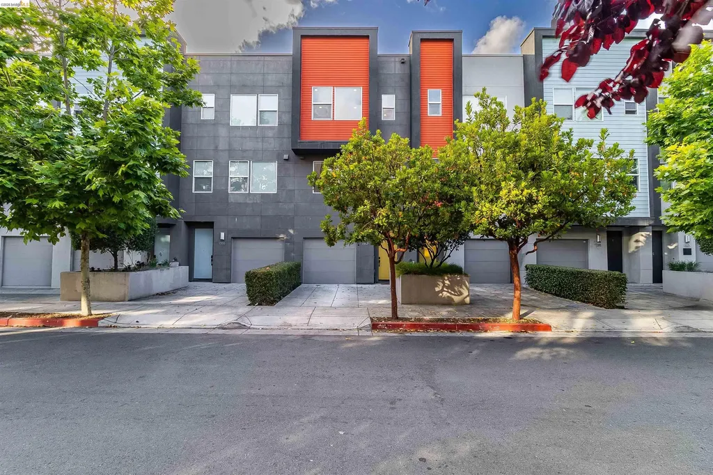 1357 Pullman Oakland CA 94607
