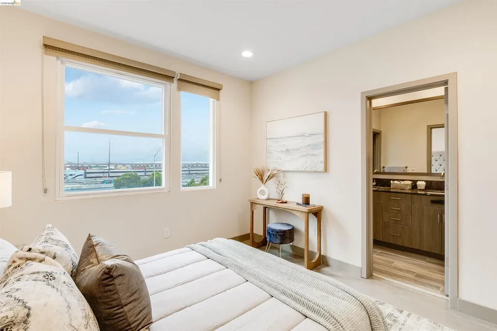 1357 Pullman Oakland CA 94607