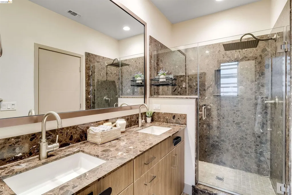 1357 Pullman Oakland CA 94607