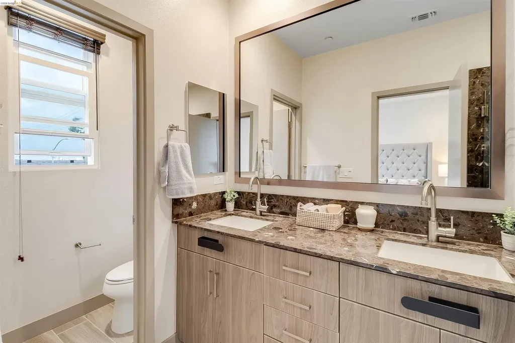 1357 Pullman Oakland CA 94607