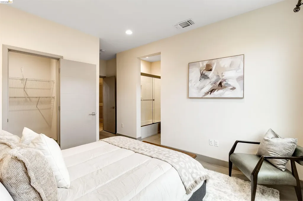 1357 Pullman Oakland CA 94607
