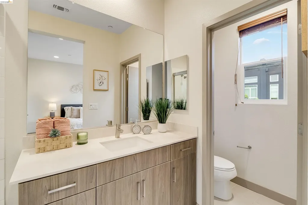 1357 Pullman Oakland CA 94607