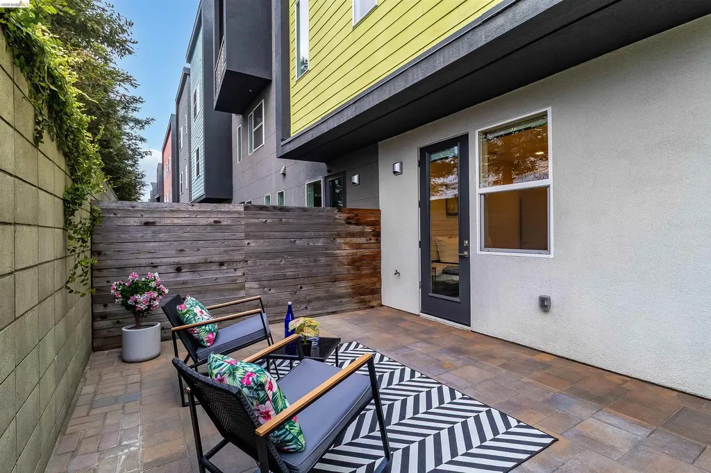 1357 Pullman Oakland CA 94607