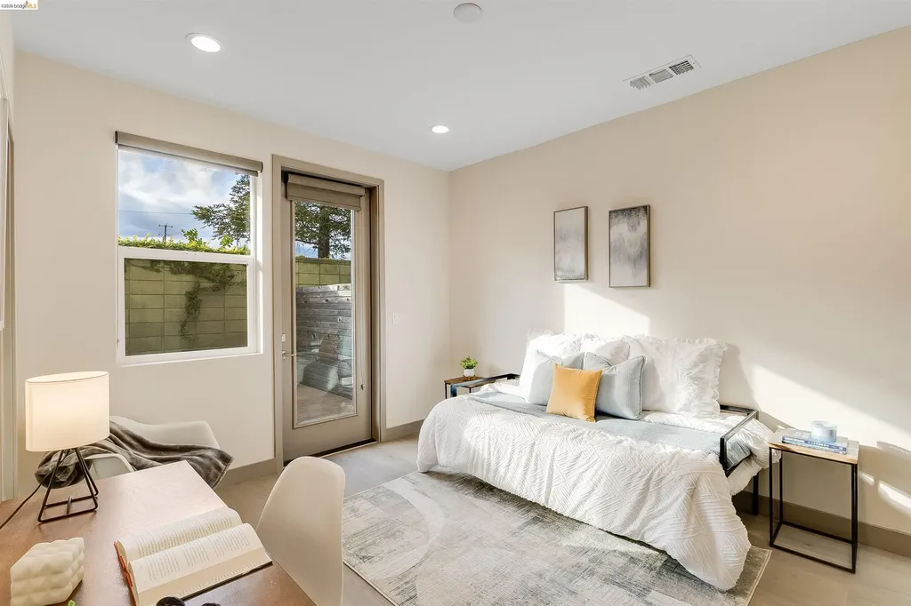 1357 Pullman Oakland CA 94607
