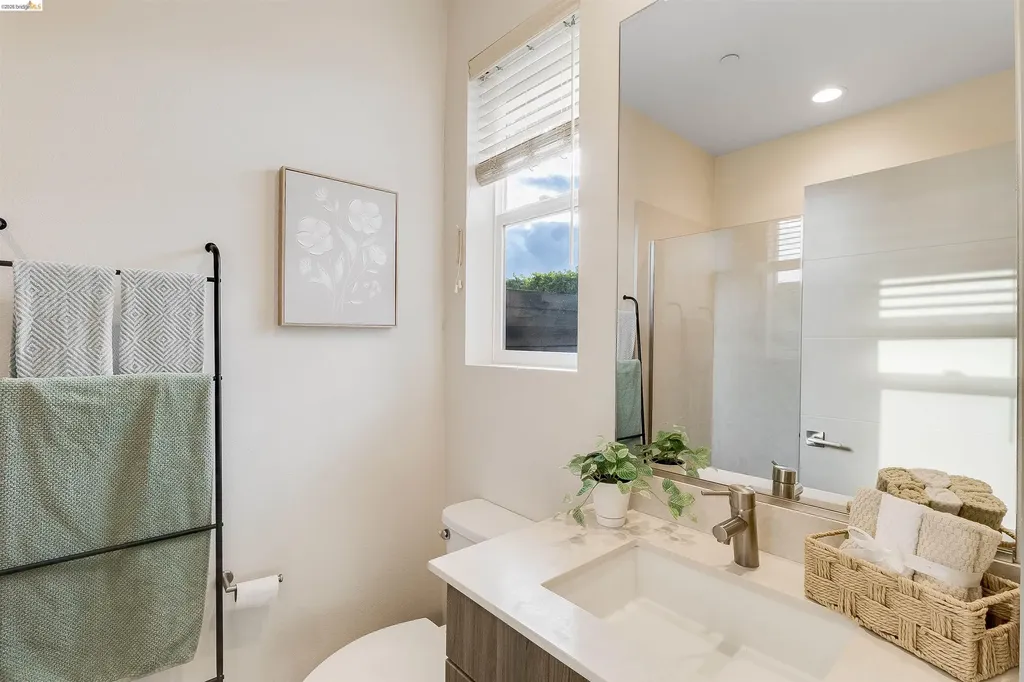 1357 Pullman Oakland CA 94607