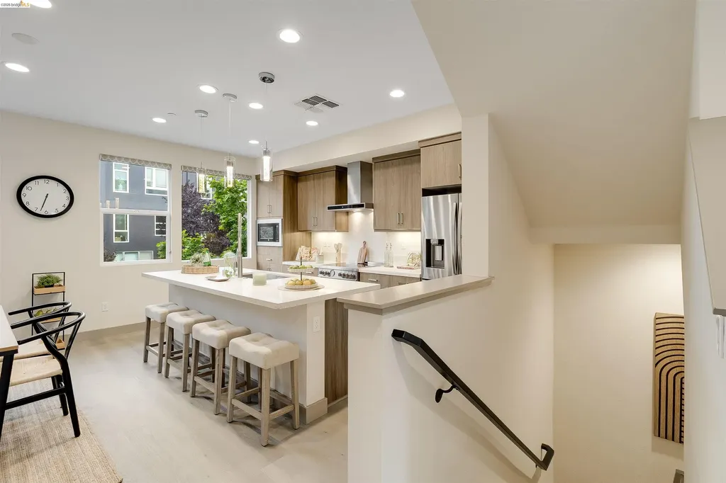 1357 Pullman Oakland CA 94607