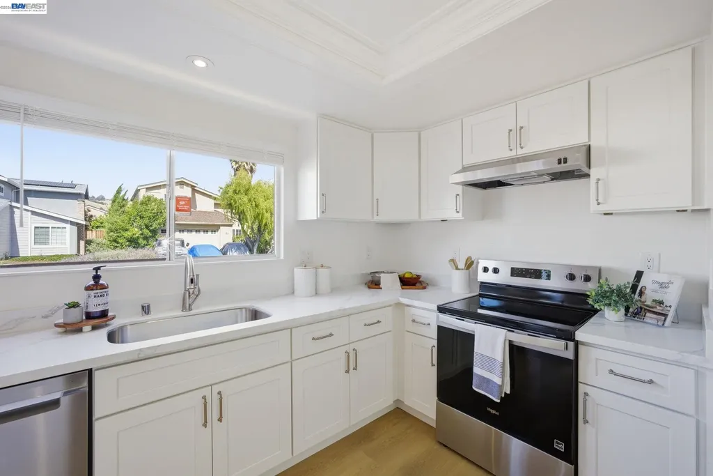 194 Stanislaus Way Hayward CA 94544