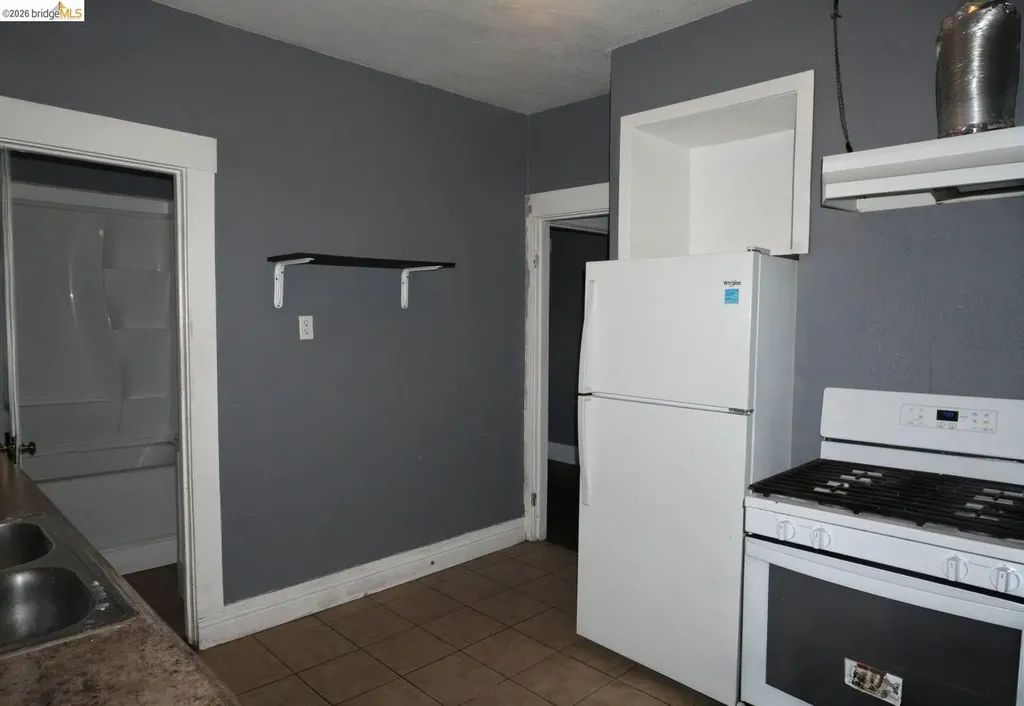 6708 International Boulevard Oakland CA 94621