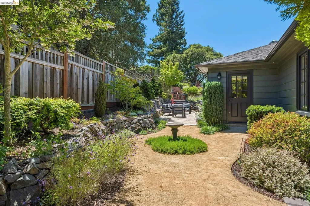 2363 Leimert Boulevard Oakland CA 94602