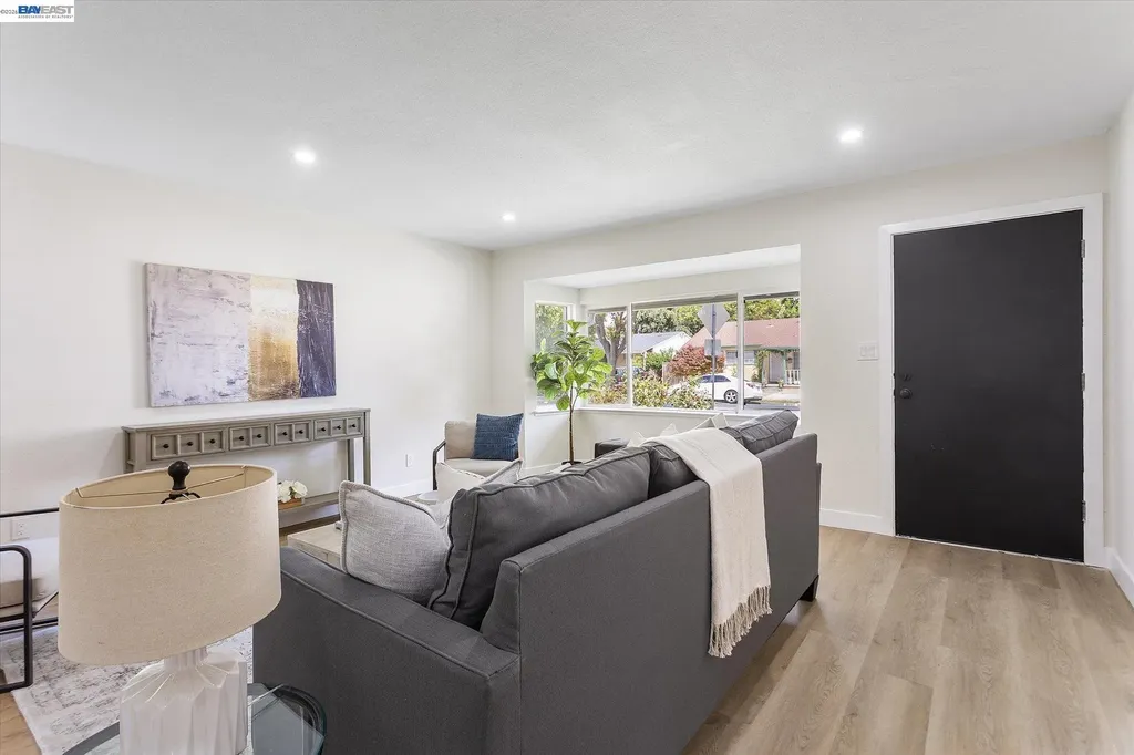 26095 Underwood Avenue Hayward CA 94544