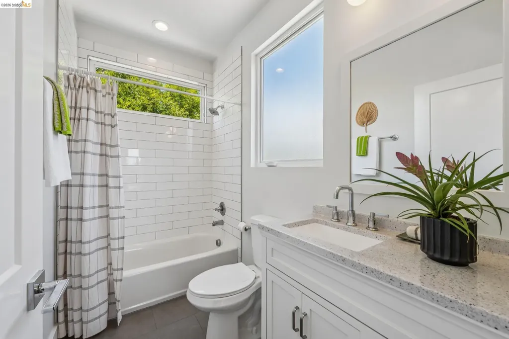 673 45th Street Oakland CA 94609