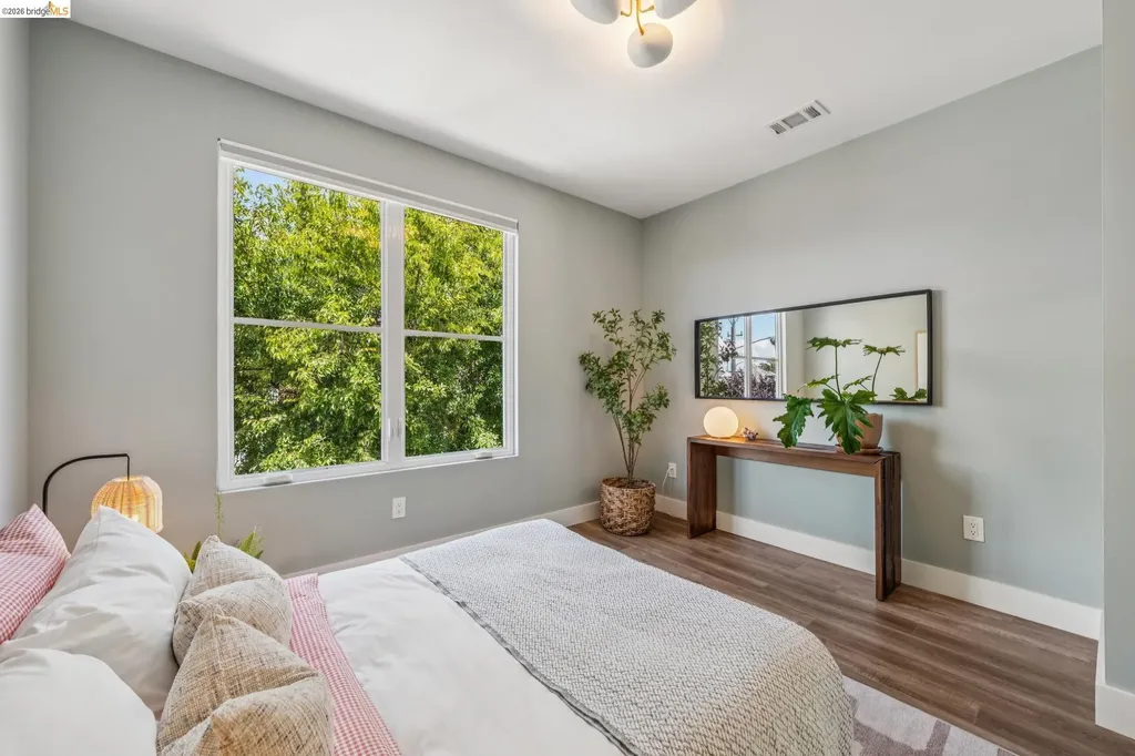 673 45th Street Oakland CA 94609