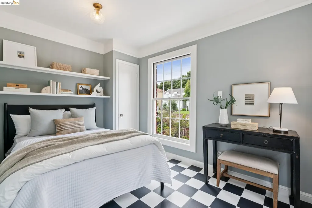 857 Paramount Road Oakland CA 94610