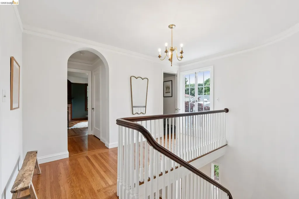 857 Paramount Road Oakland CA 94610