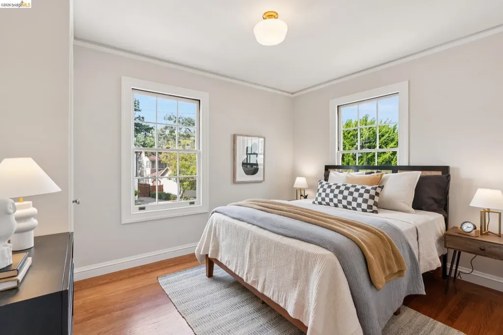 857 Paramount Road Oakland CA 94610