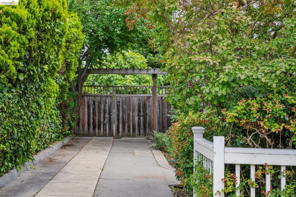 2140 Woolsey Street Berkeley CA 94705