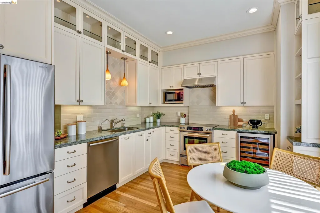 200 Lakeside Drive Oakland CA 94612