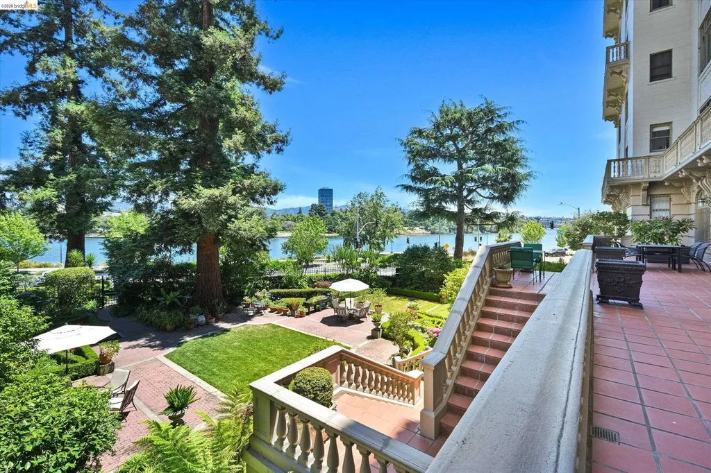 200 Lakeside Drive Oakland CA 94612