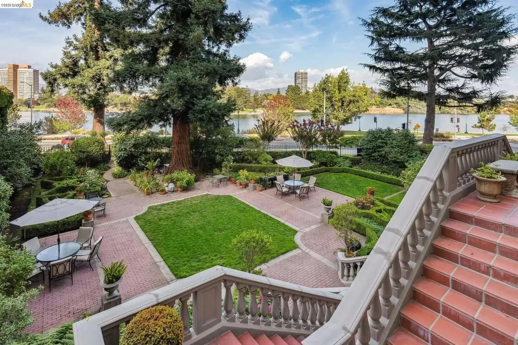 200 Lakeside Drive Oakland CA 94612