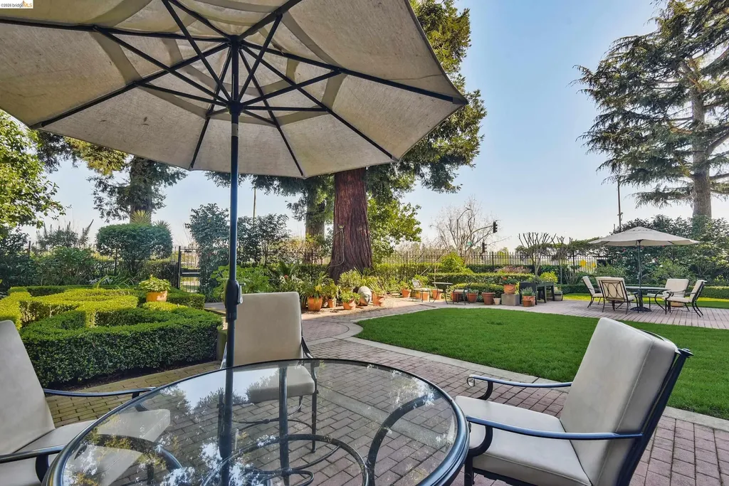 200 Lakeside Drive Oakland CA 94612
