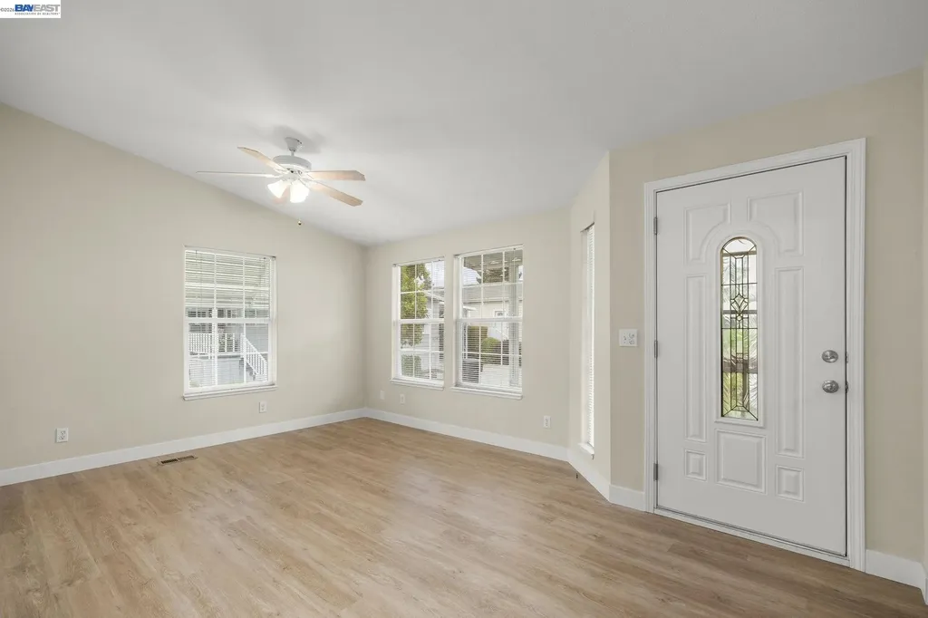 3263 Vineyard Ave., #187 Pleasanton CA 94566