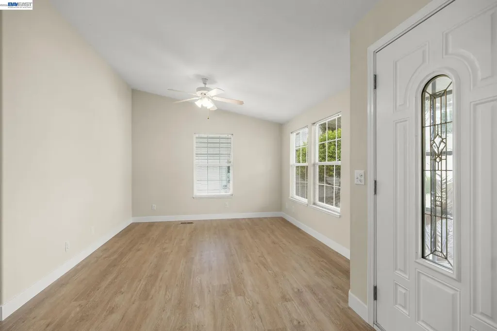 3263 Vineyard Ave., #187 Pleasanton CA 94566
