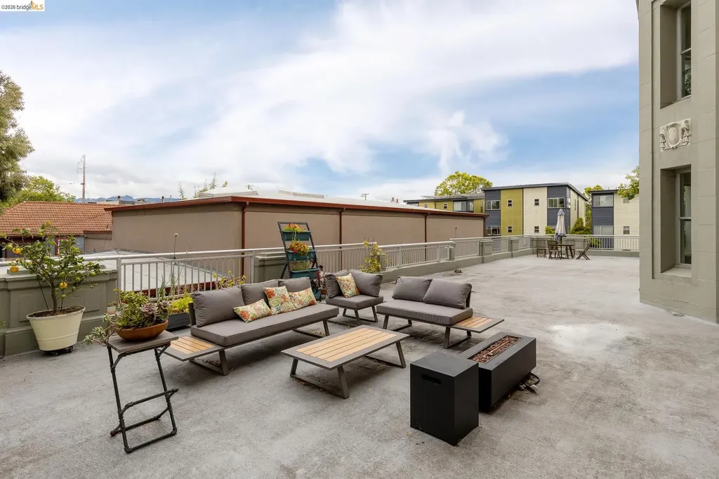 3240 Peralta Oakland CA 94608