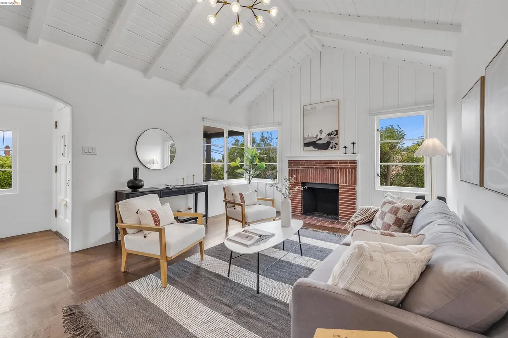 4638 Reinhardt Drive Oakland CA 94619