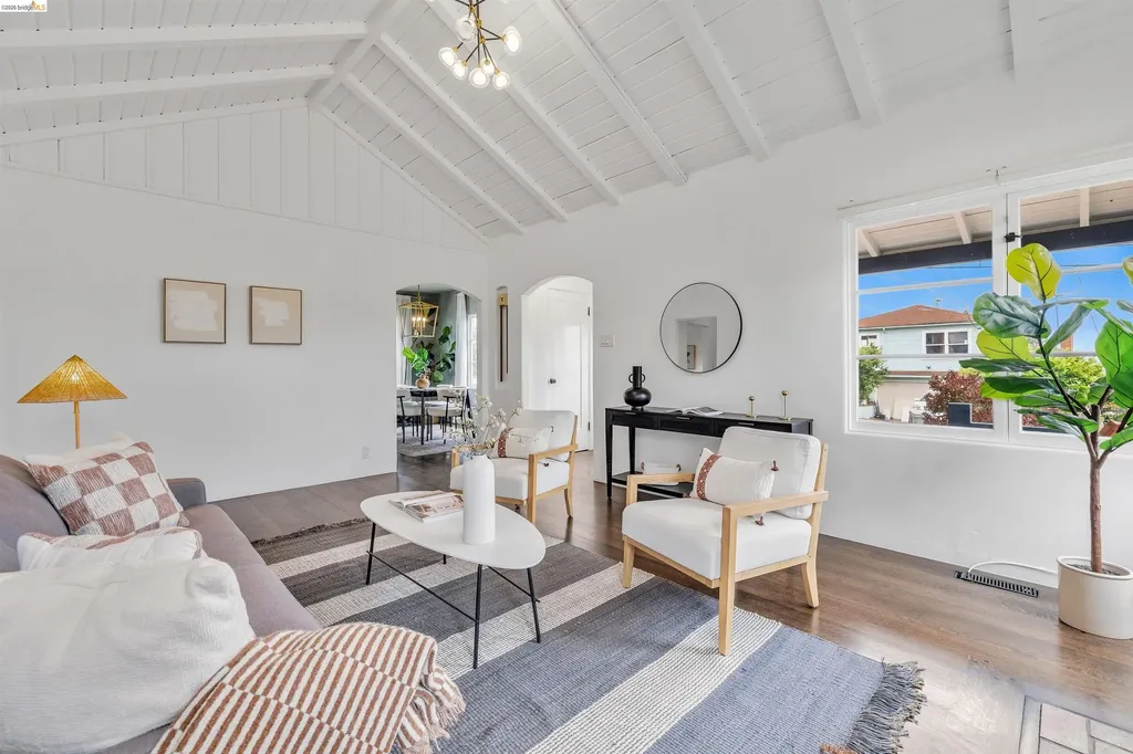 4638 Reinhardt Drive Oakland CA 94619
