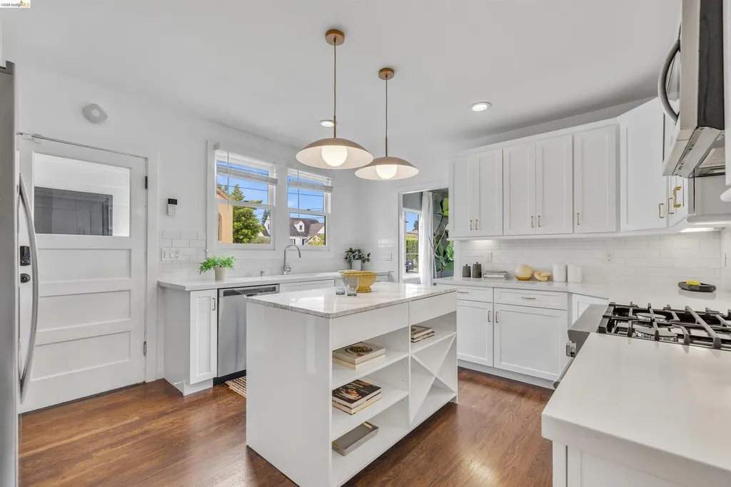 4638 Reinhardt Drive Oakland CA 94619