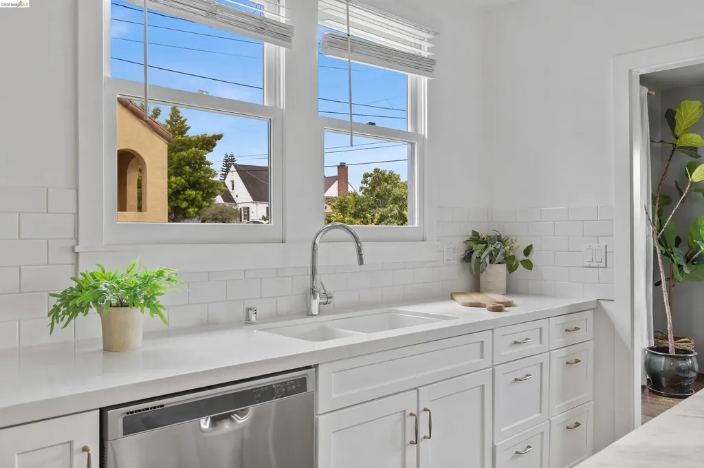 4638 Reinhardt Drive Oakland CA 94619