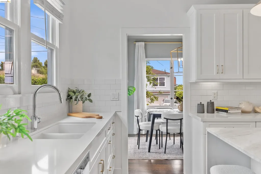 4638 Reinhardt Drive Oakland CA 94619