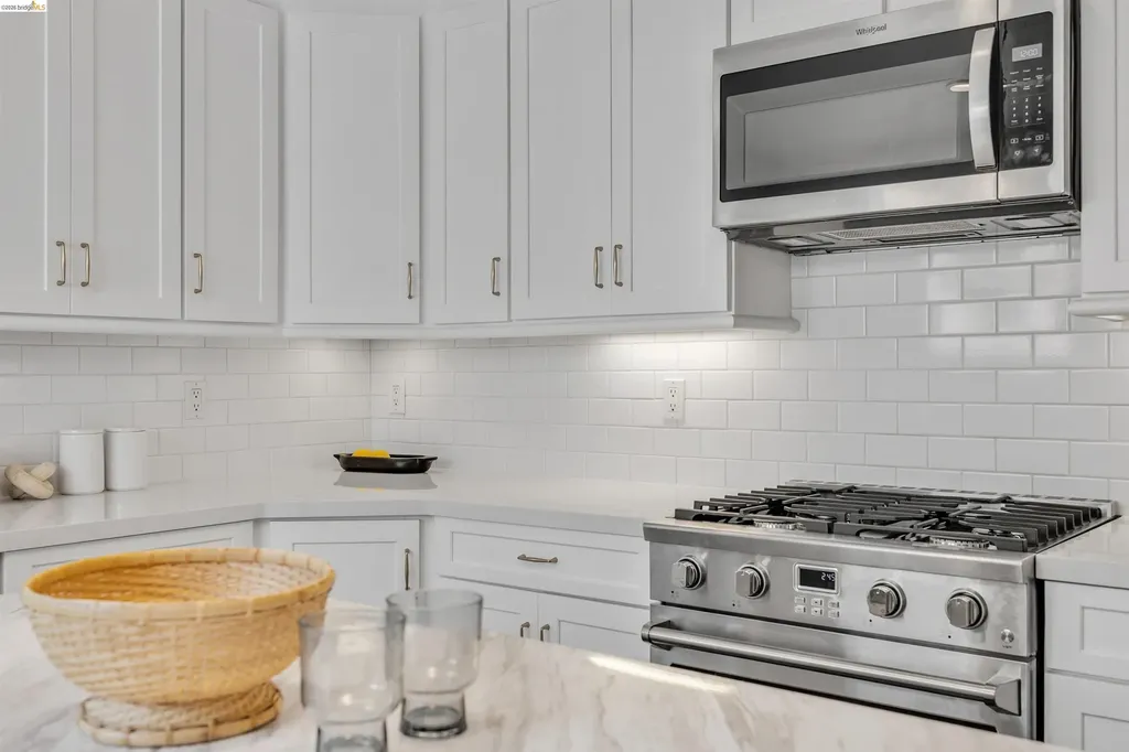 4638 Reinhardt Drive Oakland CA 94619