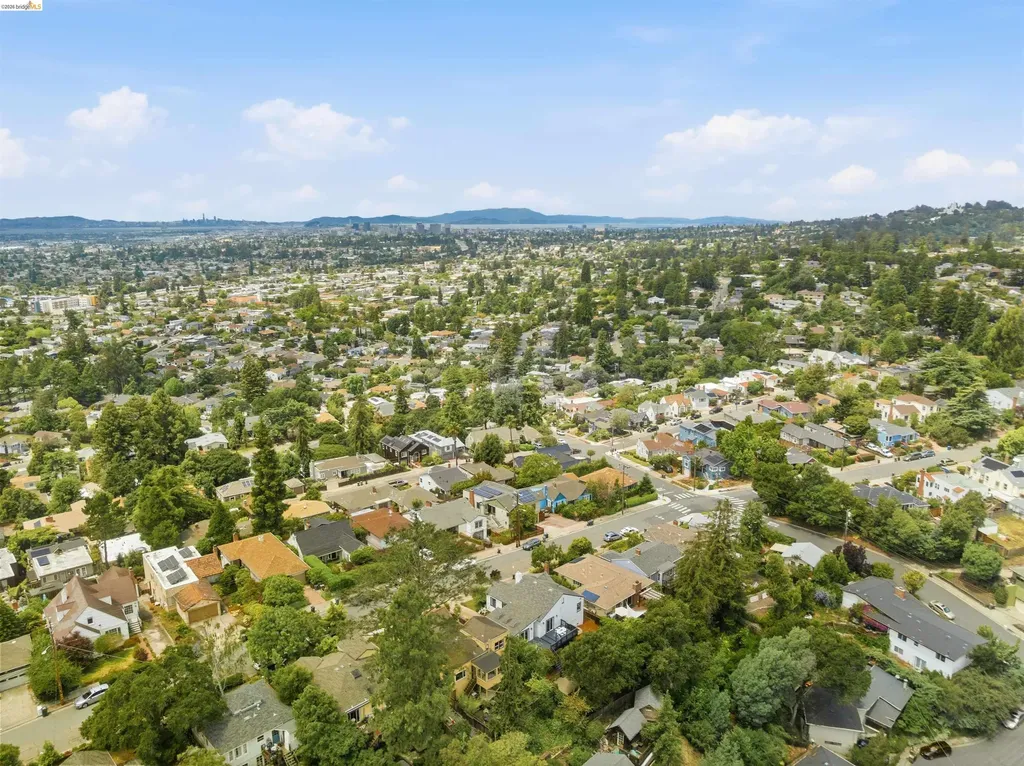 4638 Reinhardt Drive Oakland CA 94619