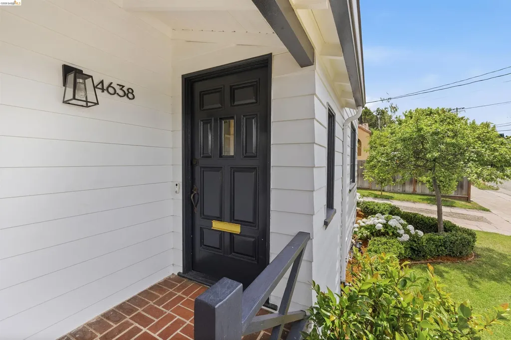 4638 Reinhardt Drive Oakland CA 94619