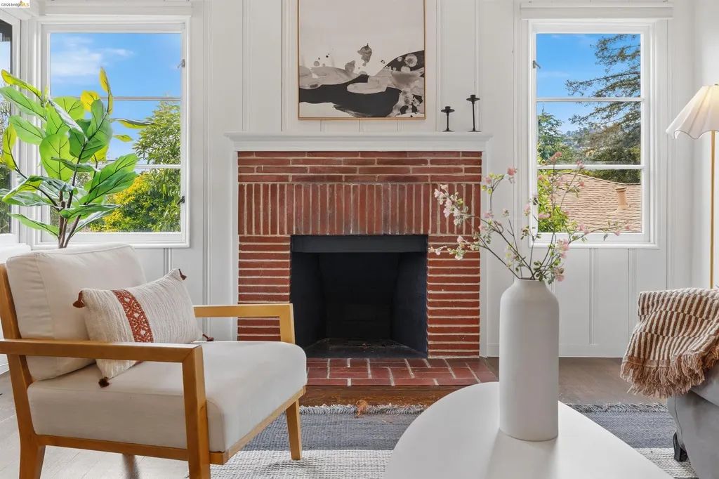 4638 Reinhardt Drive Oakland CA 94619