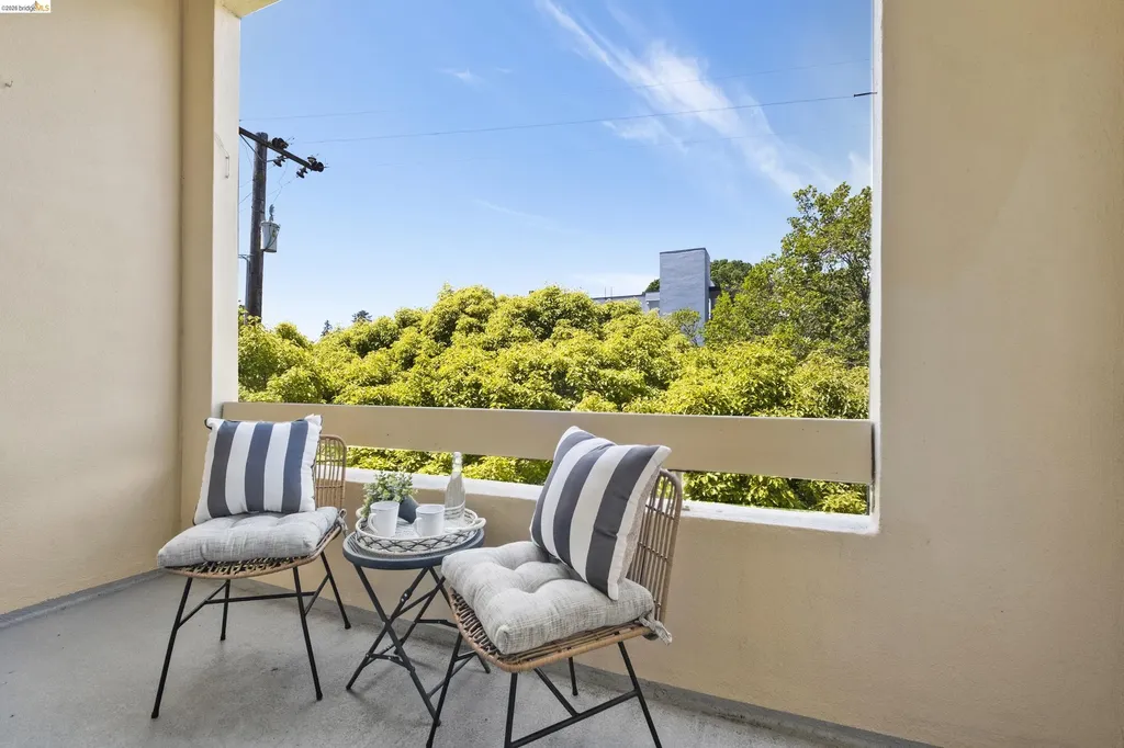466 Crescent Street Oakland CA 94610