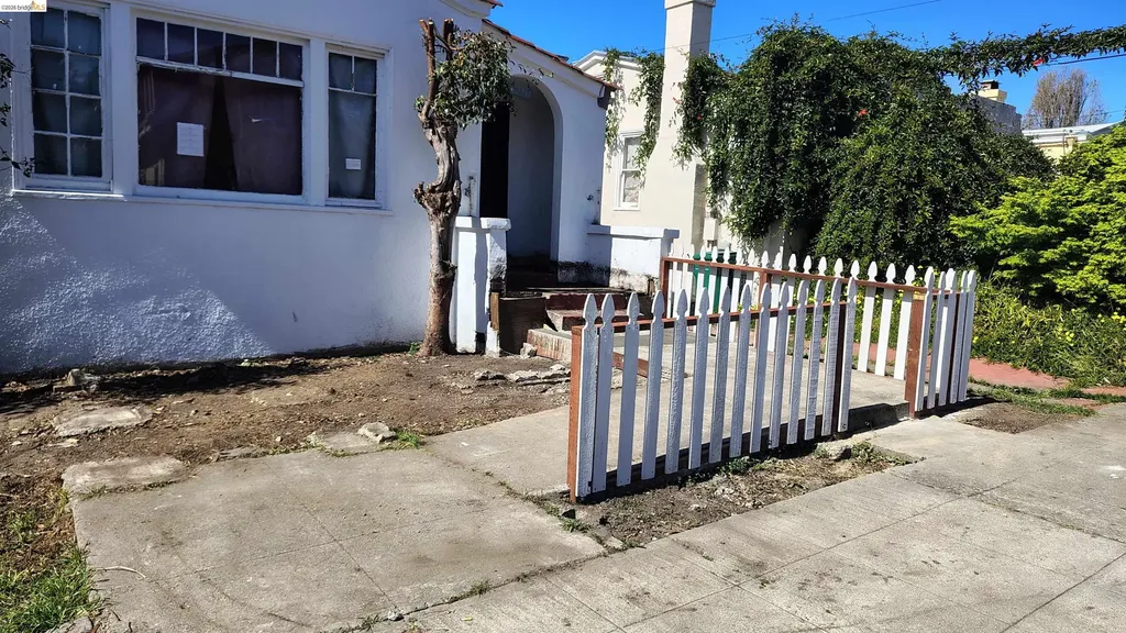 6611 Deakin Street Oakland CA 94609