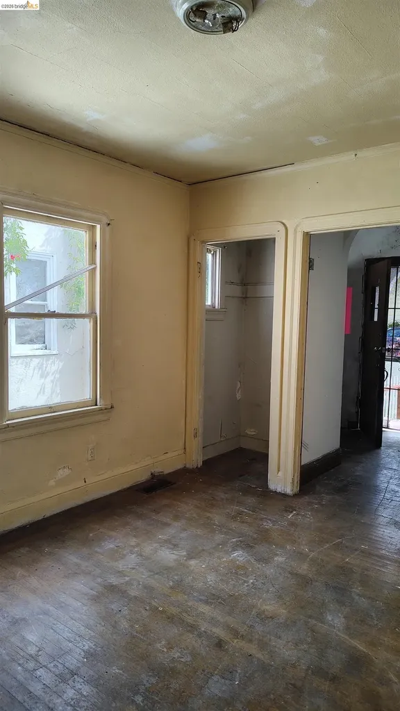 6611 Deakin Street Oakland CA 94609
