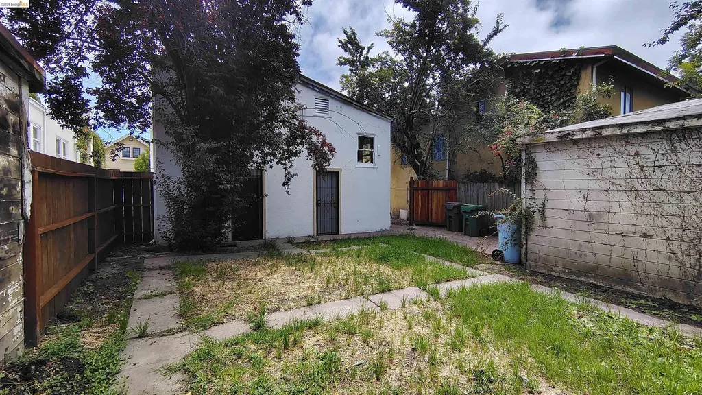6611 Deakin Street Oakland CA 94609